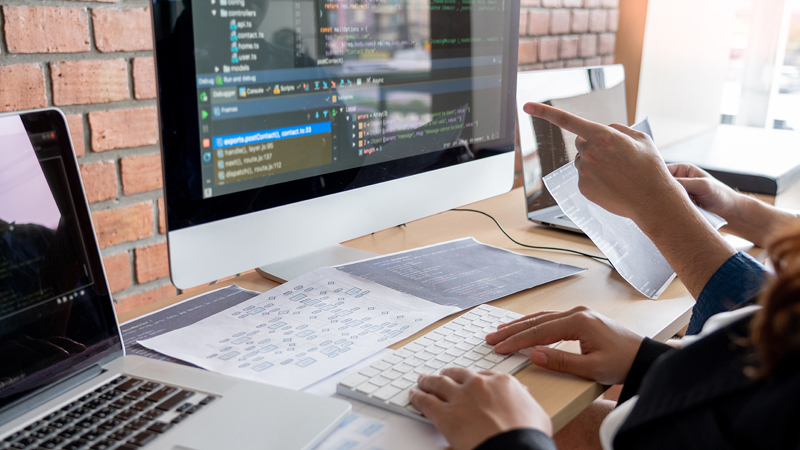 BASIC 与 FORTRAN 77：比较过去的编程语言