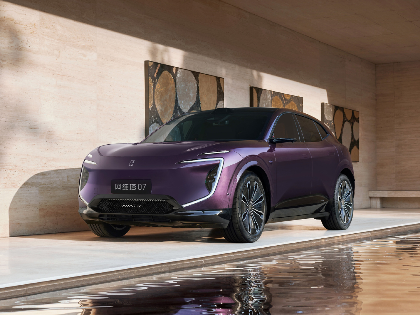 更多官图公布-07-预计下半年上市-紫色车漆别有韵味-阿维塔