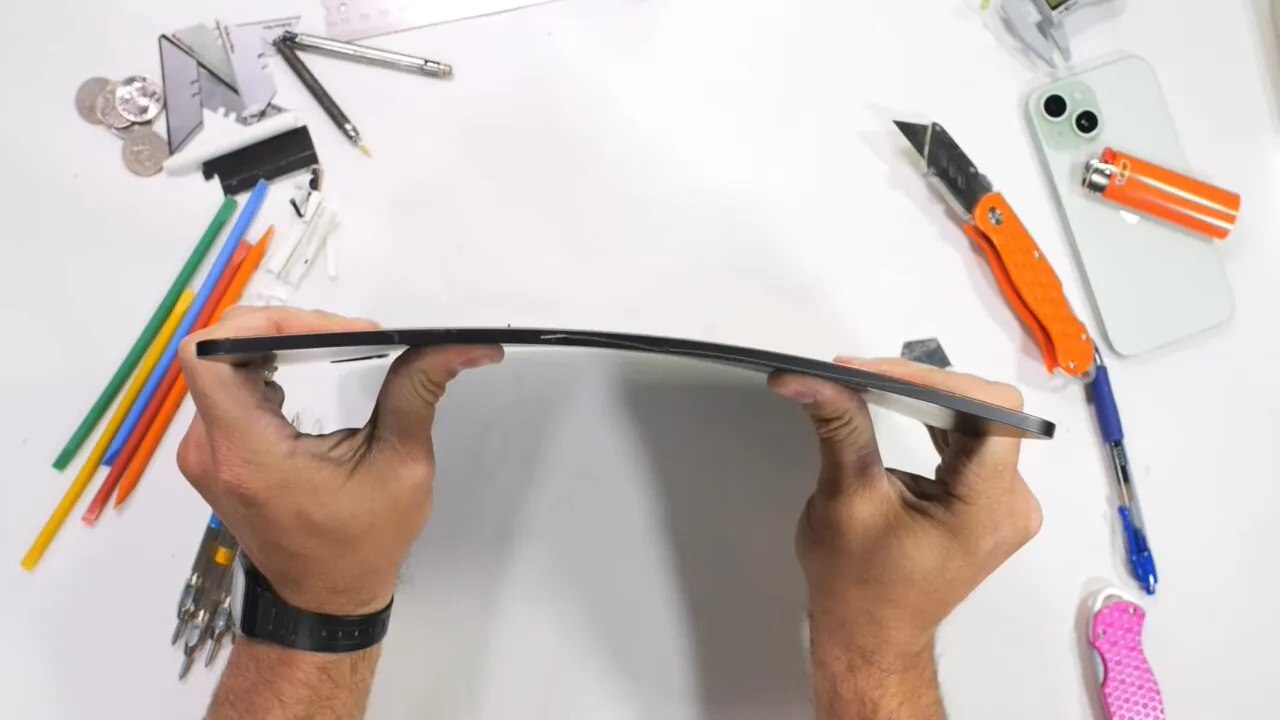 2024款苹果iPad-Pro暴力测试-正常使用无需担心弯折