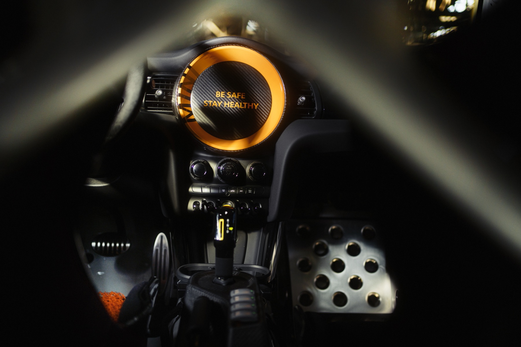 529-C64-元-三模连接-复古机械键盘发布-Retro87-八位堂-机械旋钮